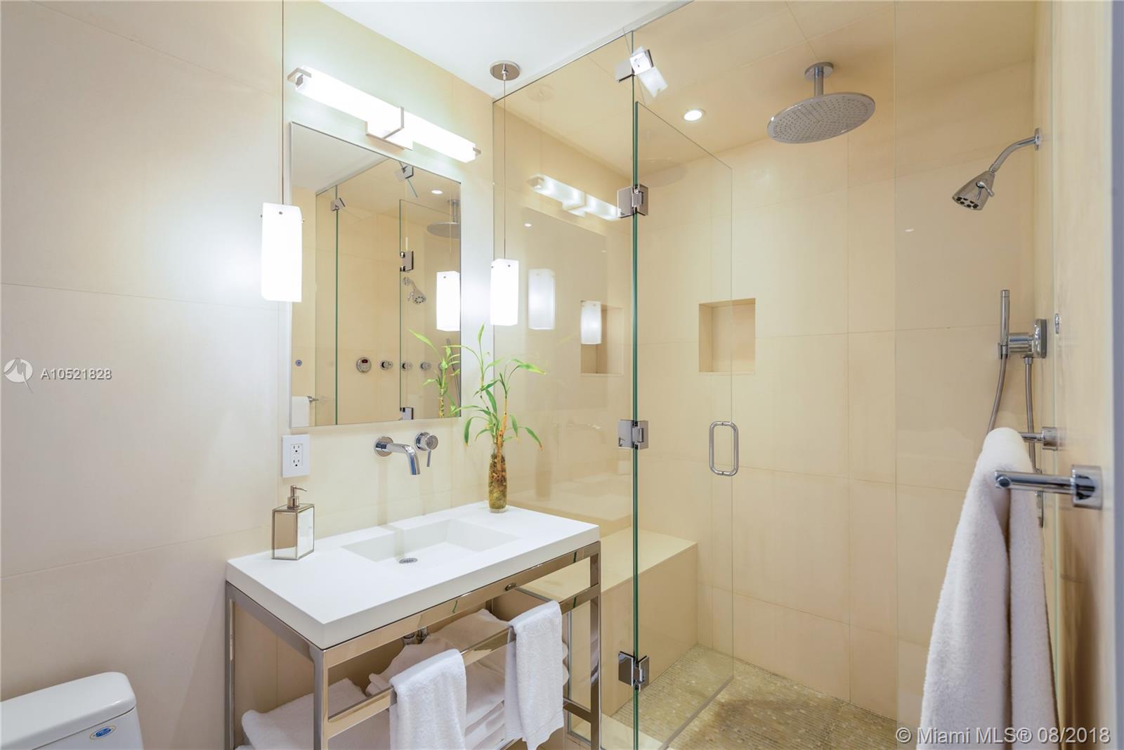 CONTINUUM ON SOUTH BEACH - Residential