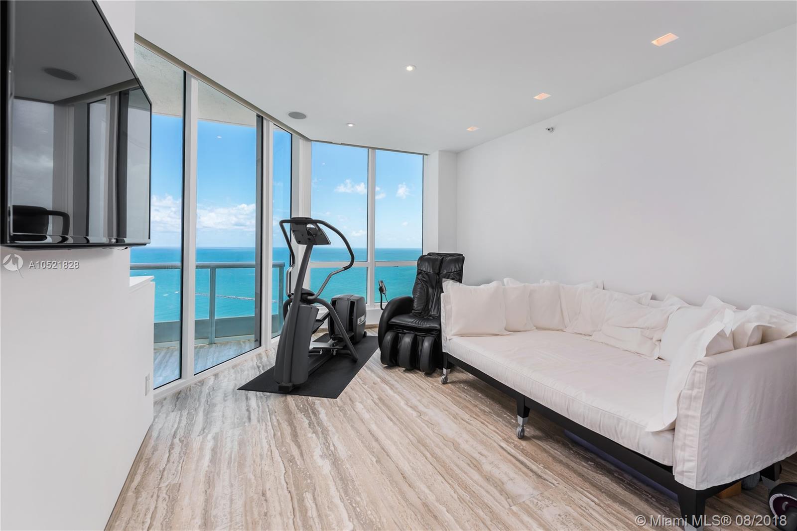 CONTINUUM ON SOUTH BEACH - Residential