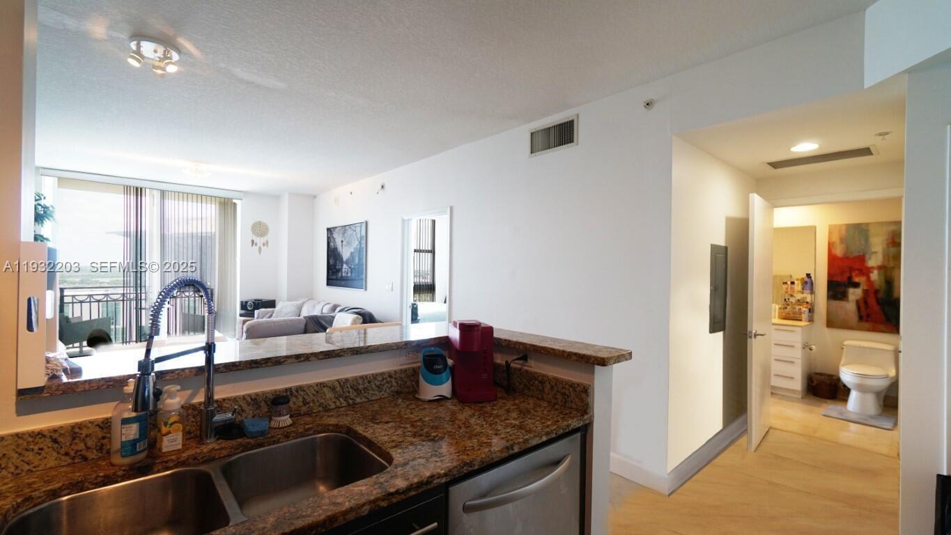 CITYPLACE SOUTH TOWER CON - Residential