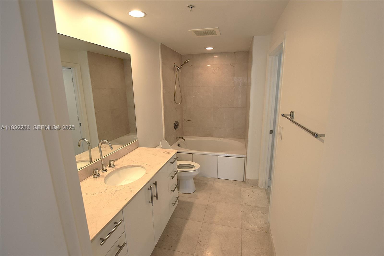 CITYPLACE SOUTH TOWER CON - Residential