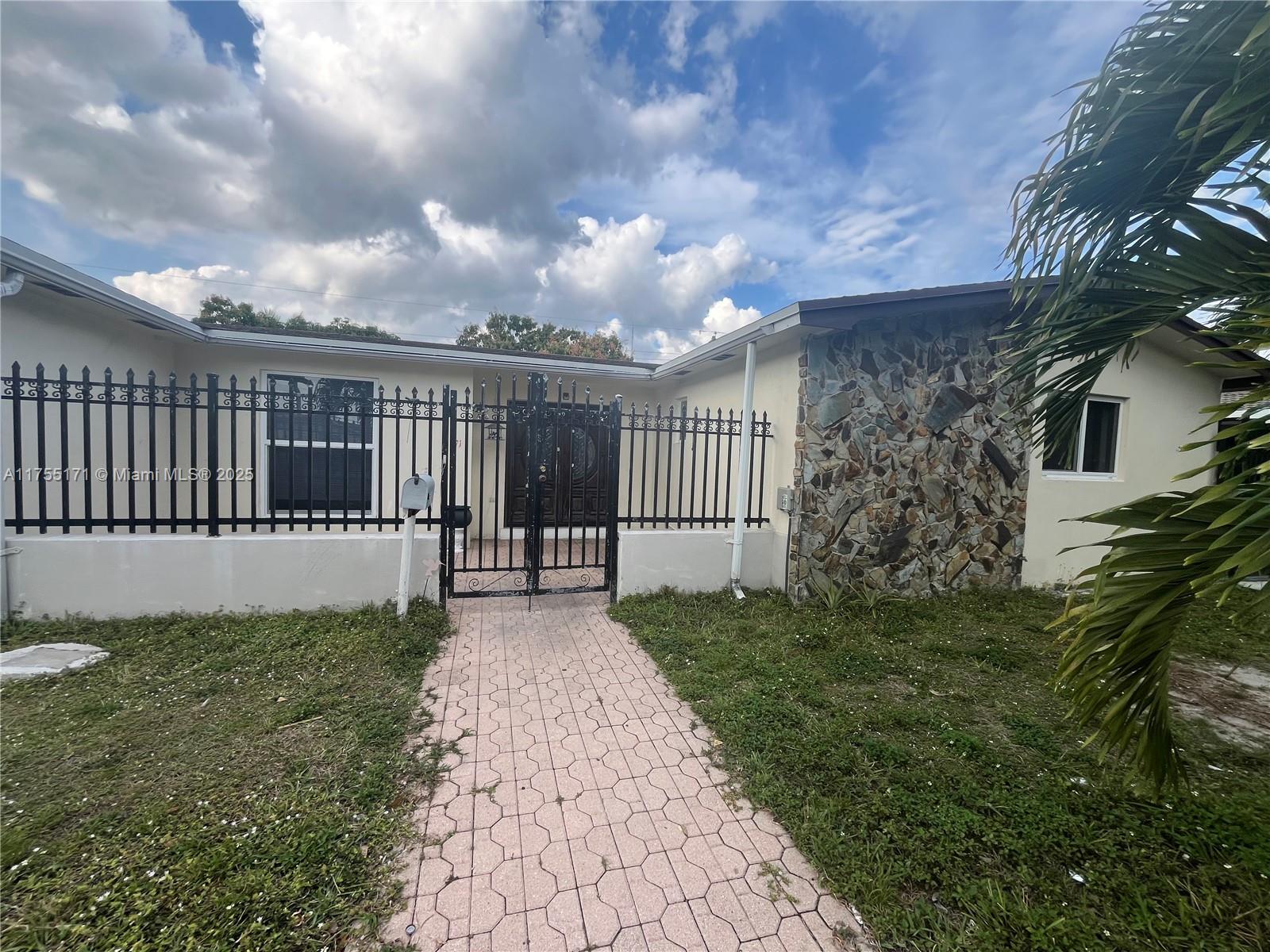 171 Ne 211th St 1, Miami Gardens, Broward County, Florida - 2 Bedrooms  
1 Bathrooms - 