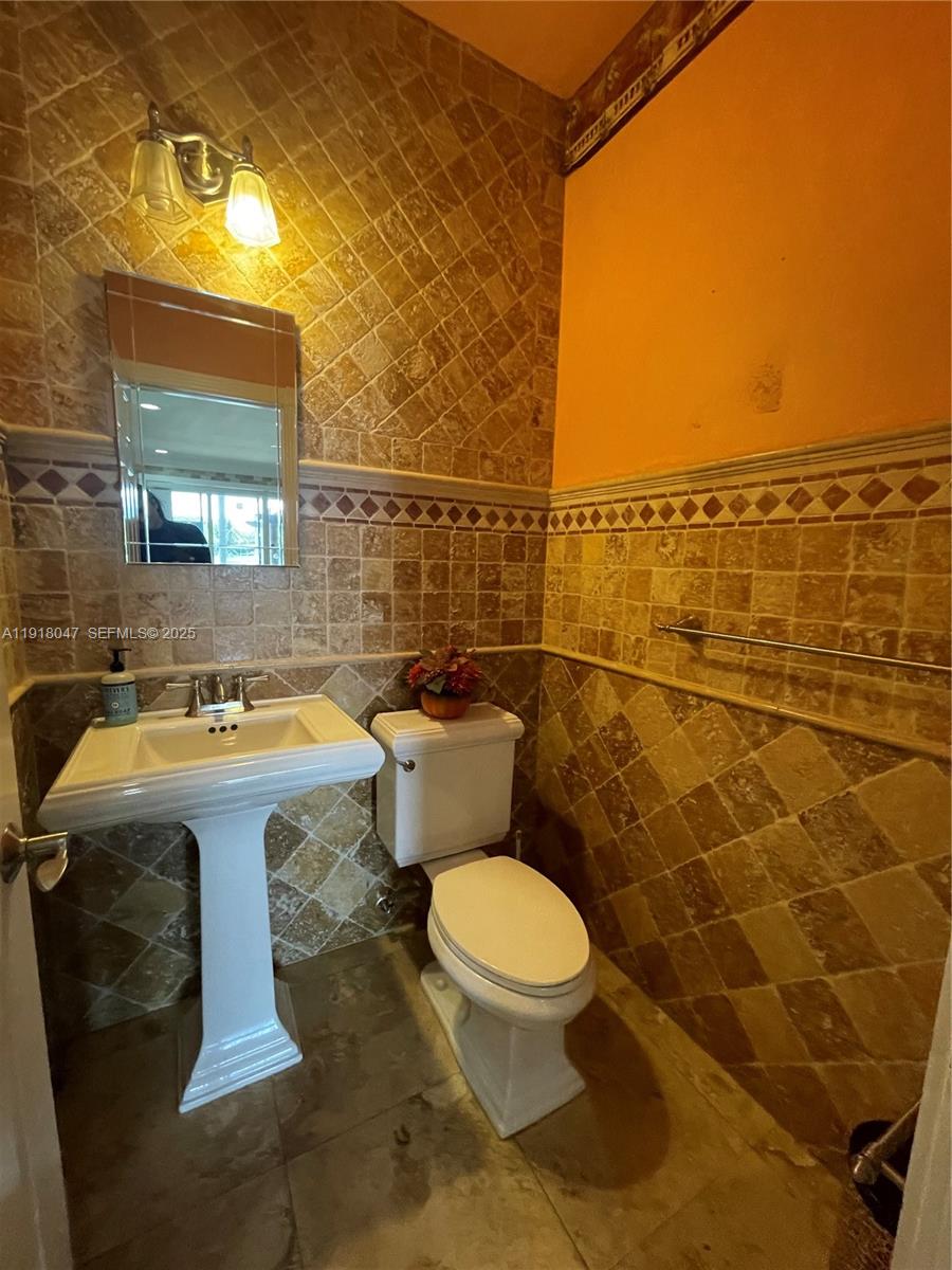 ACRES LAKE ESTATES - Residential Lease