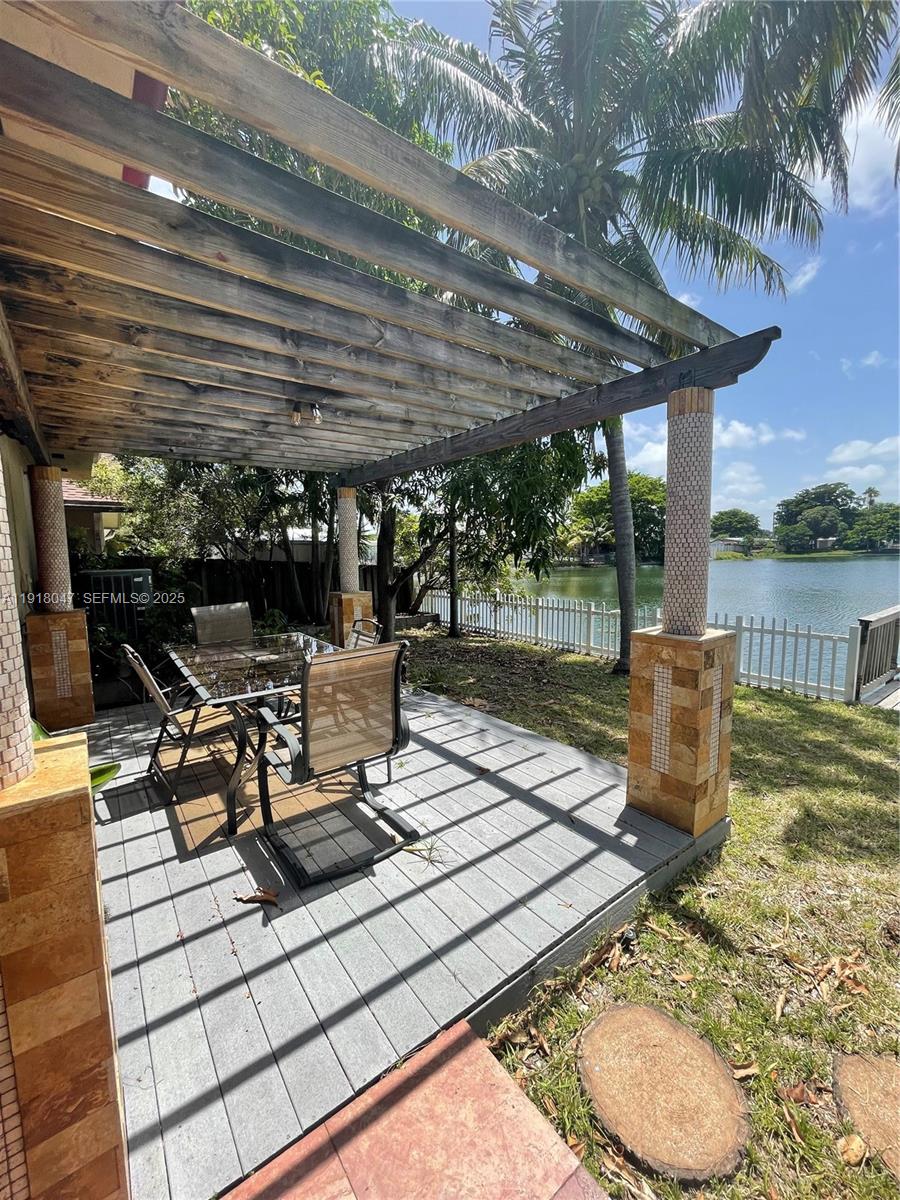 ACRES LAKE ESTATES - Residential Lease