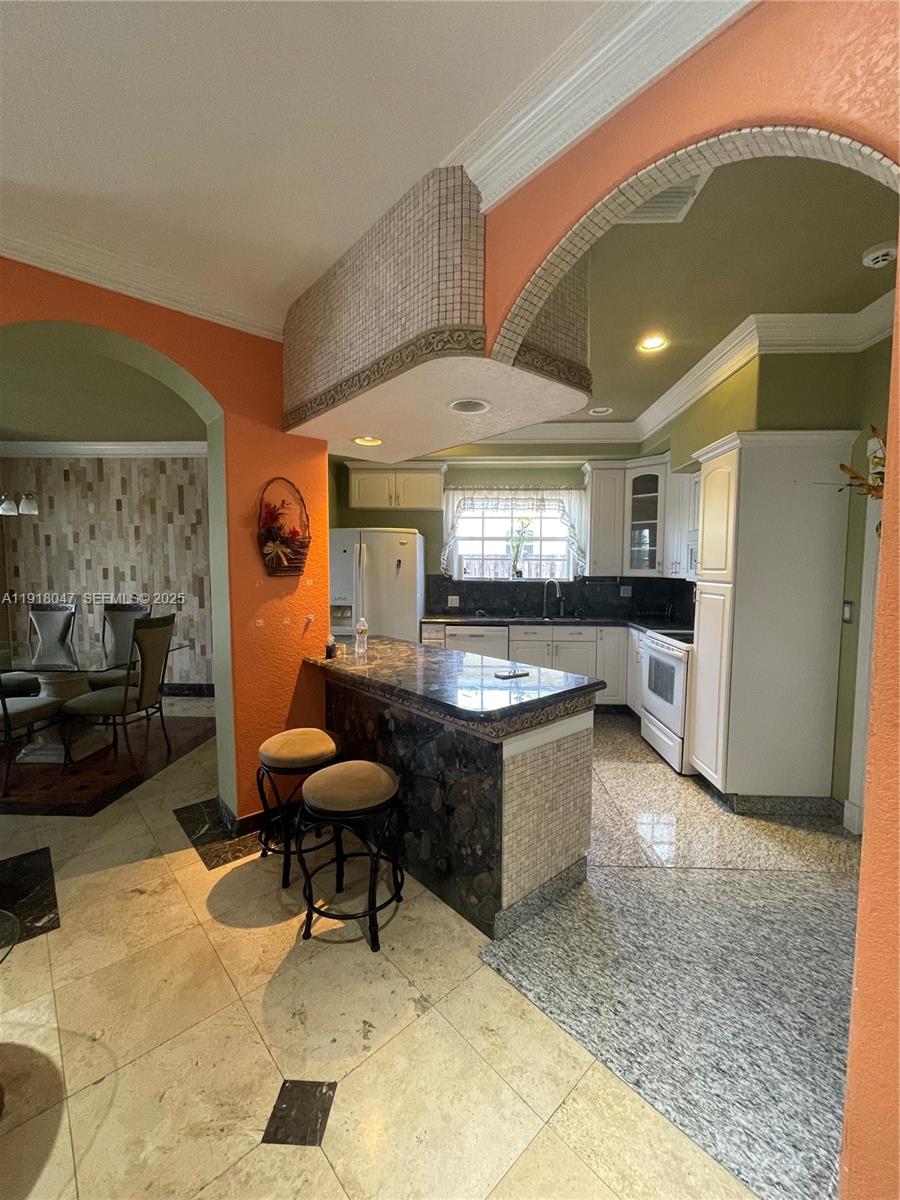 ACRES LAKE ESTATES - Residential Lease