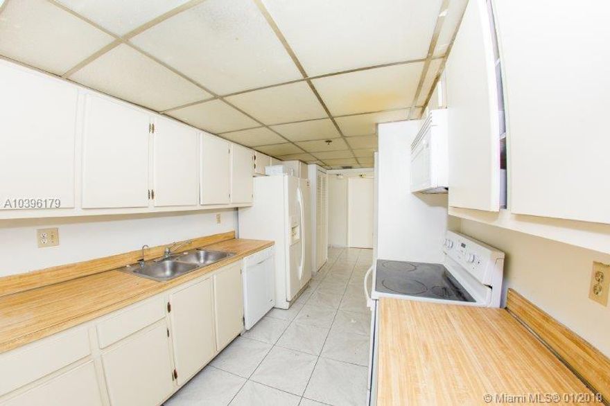 Immaculate 3/3 is ready to move in! Highly sought after Sunny Isles location is just steps to the beach. Make us an offer today!