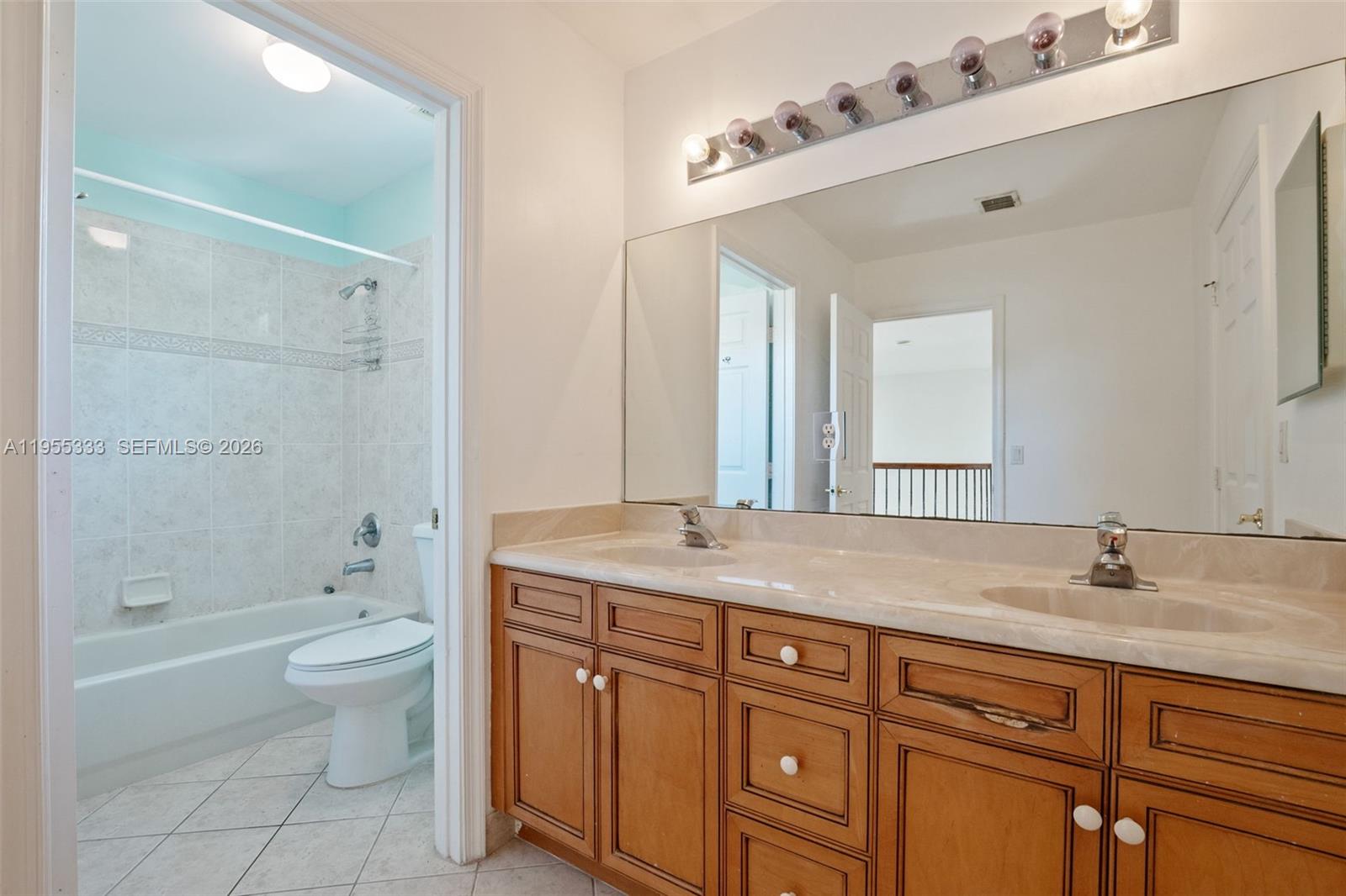 RIVIERA ISLES II - Residential Lease