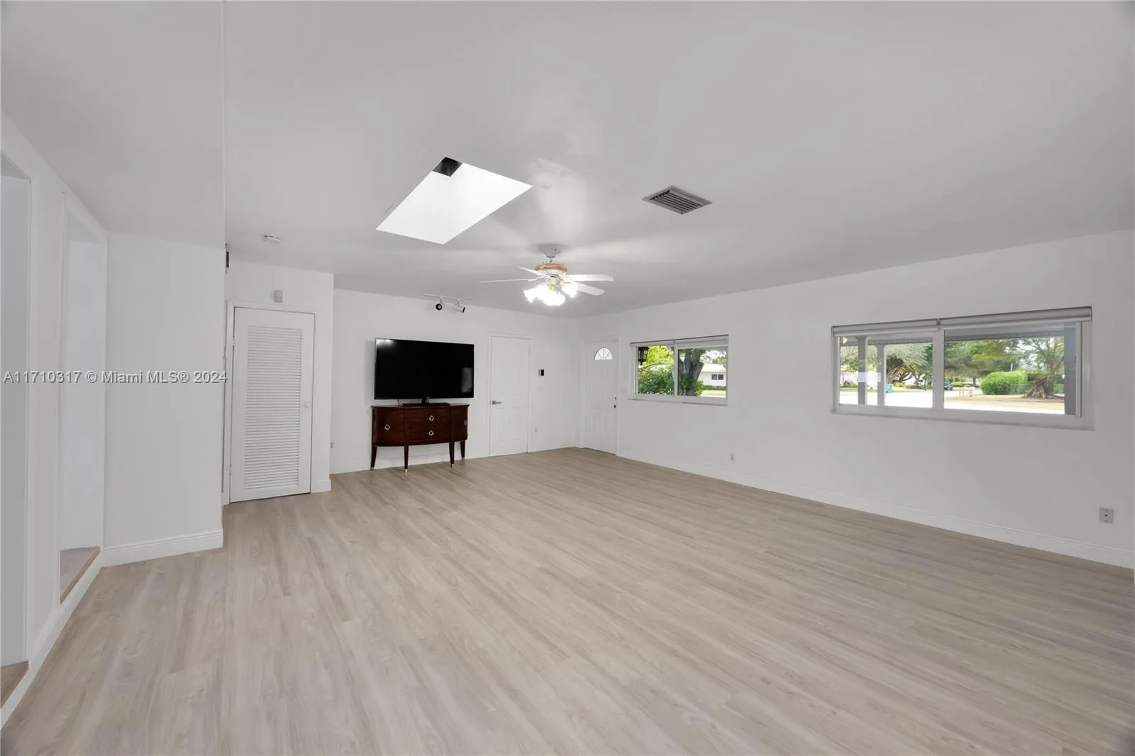 Pinecrest, Florida 33156, United States, 5 Bedrooms Bedrooms, ,4 BathroomsBathrooms,Residential,Active,26108