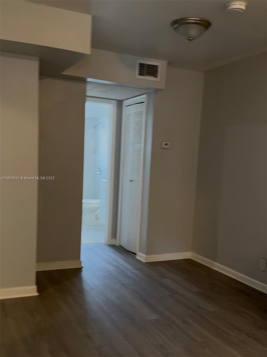 2 bedroom 1 bath unit ready for immediate move -in
Association approval in just 3 days, 2 months to move in
