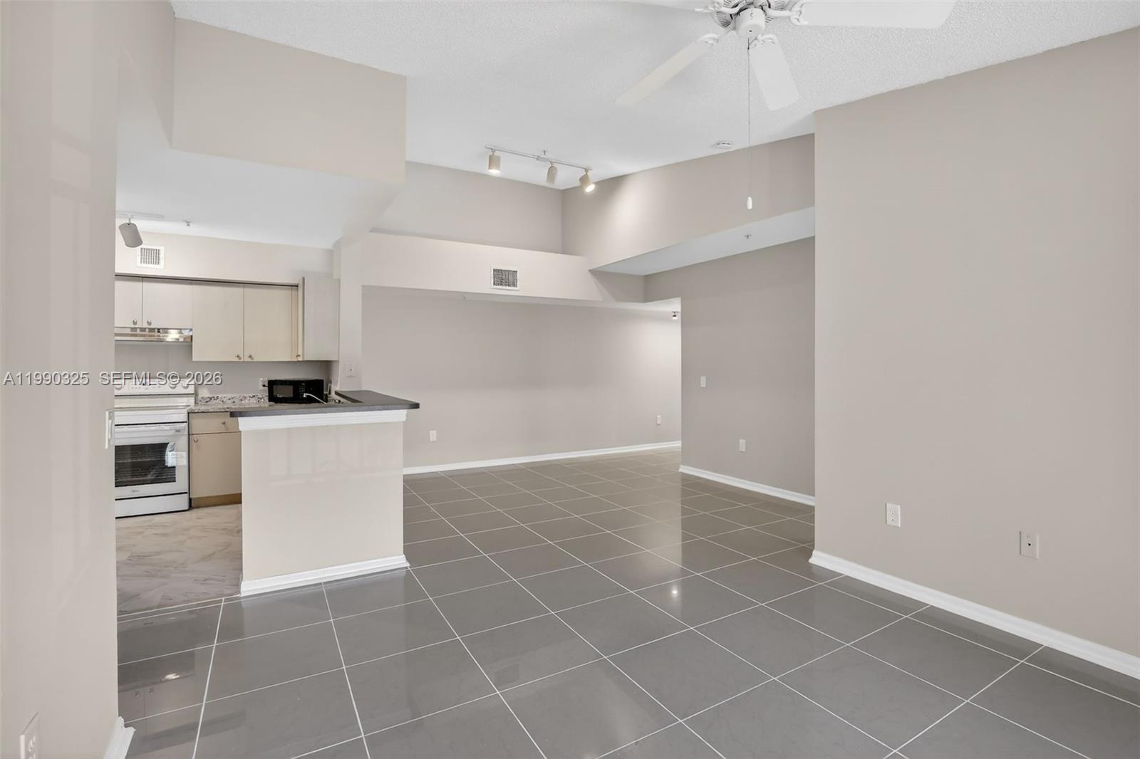 AVENTINE AT MIRAMAR BLDG - Residential Lease