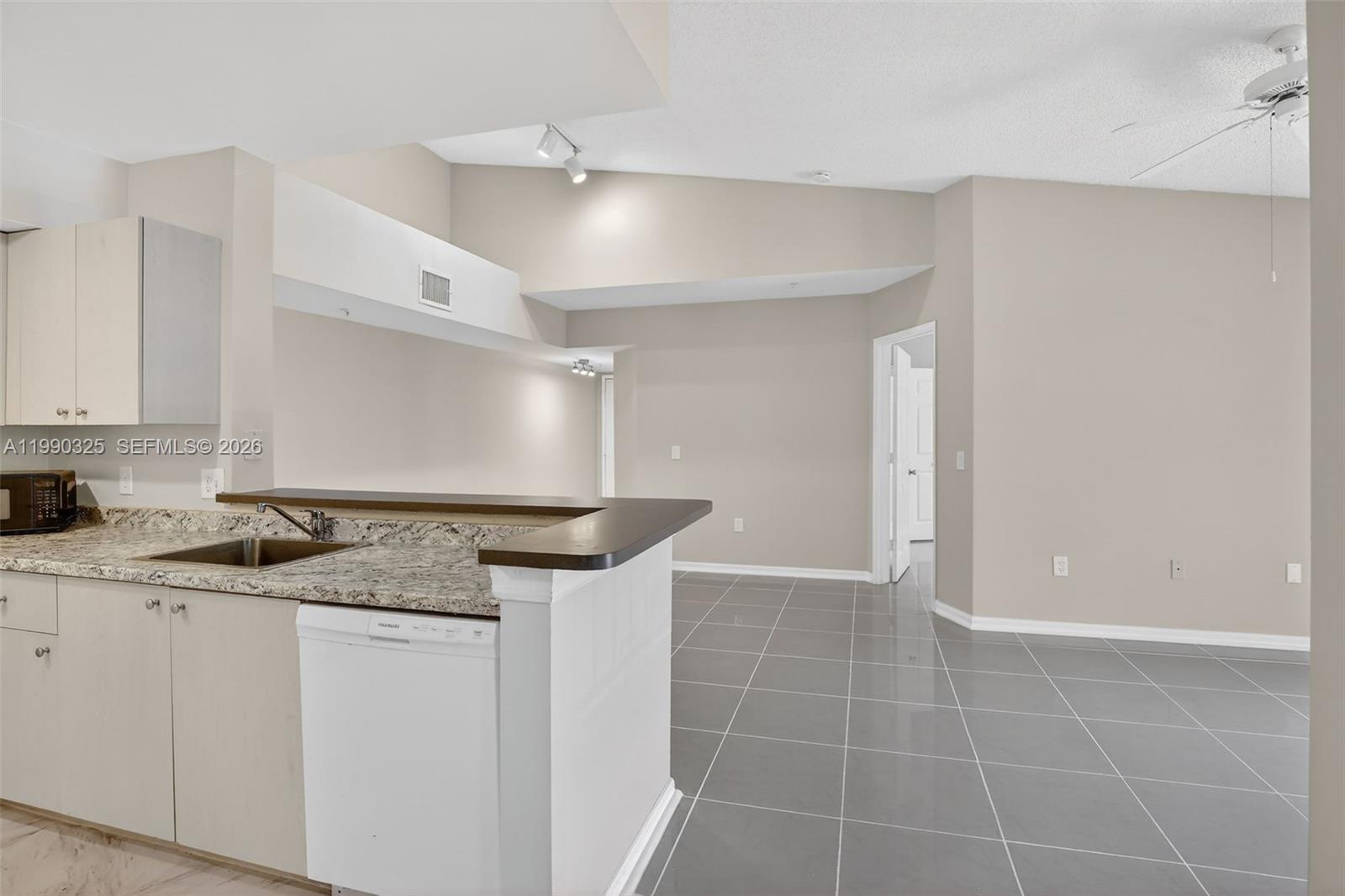 AVENTINE AT MIRAMAR BLDG - Residential Lease