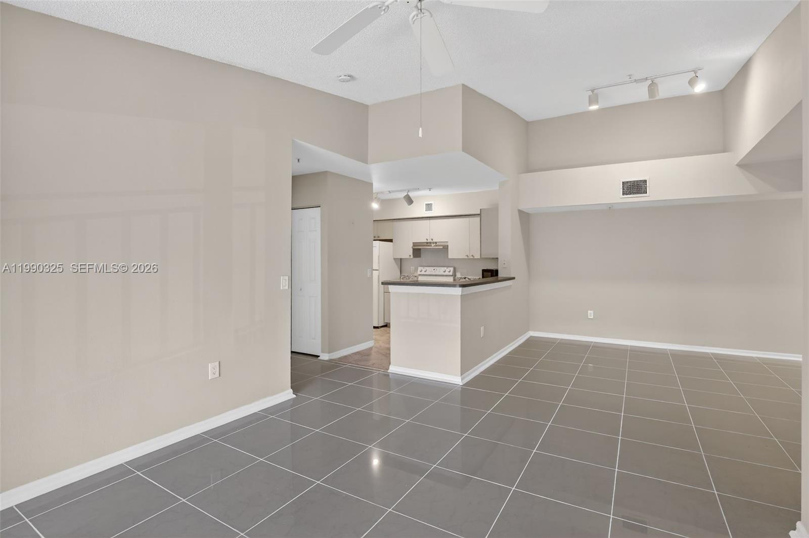 AVENTINE AT MIRAMAR BLDG - Residential Lease