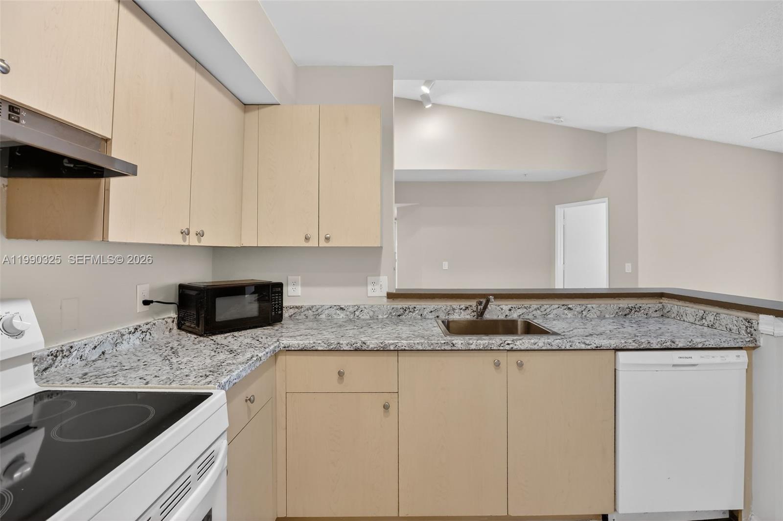AVENTINE AT MIRAMAR BLDG - Residential Lease