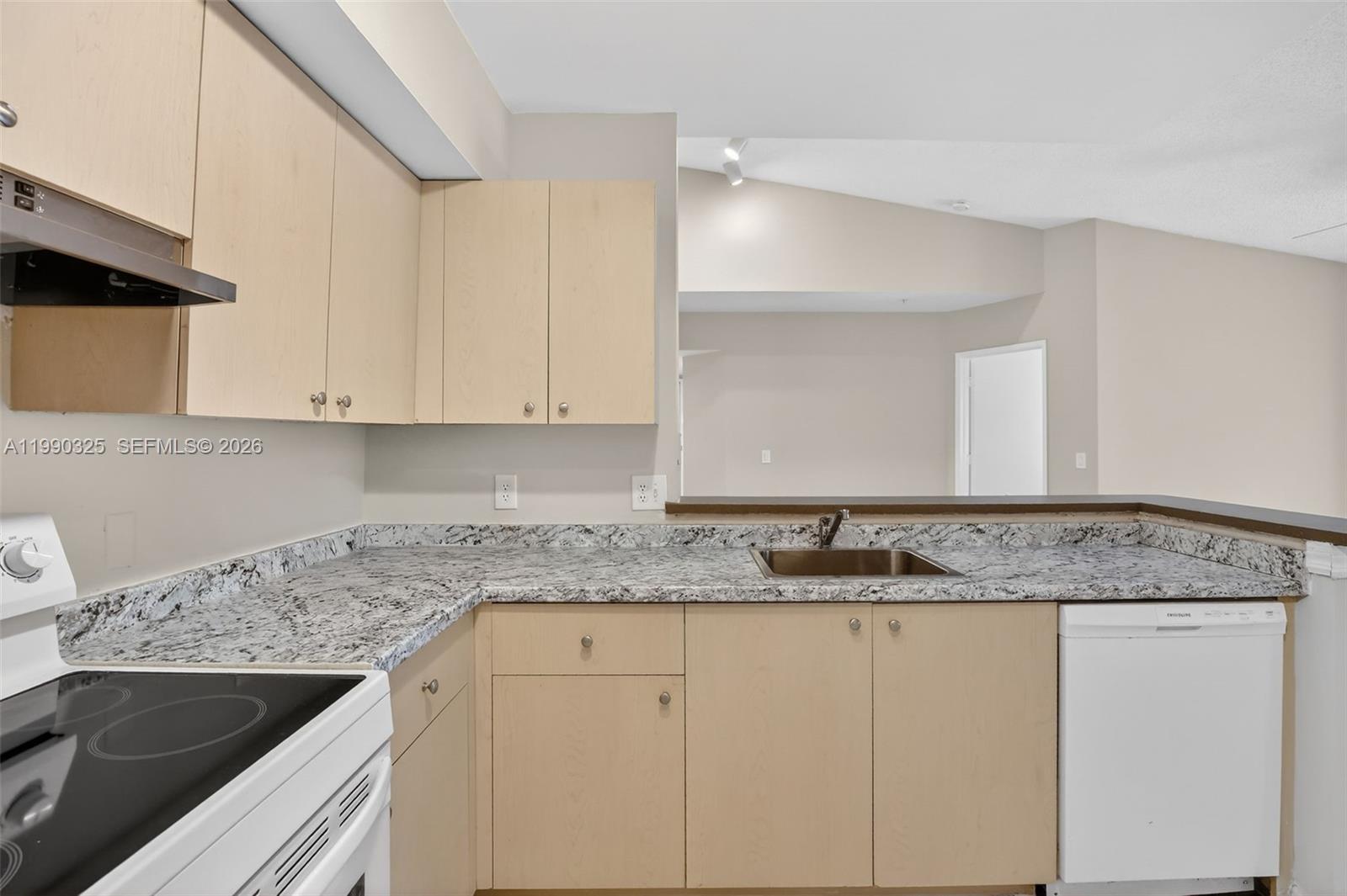 AVENTINE AT MIRAMAR BLDG - Residential Lease