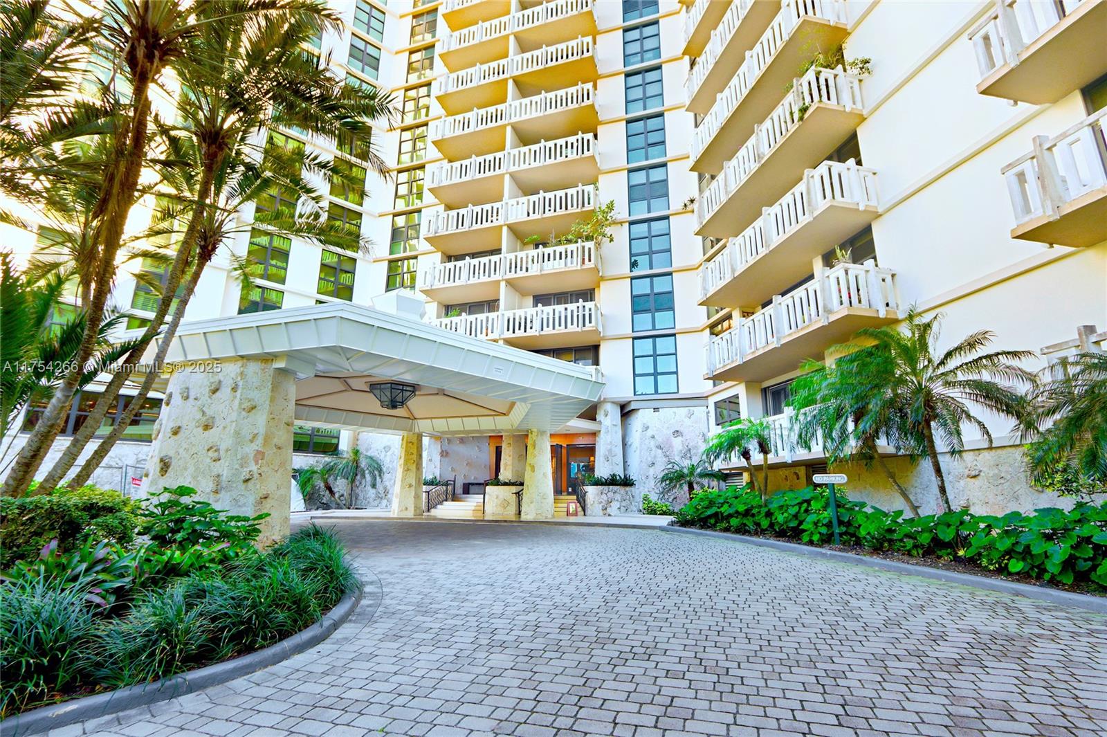1121 Crandon Blvd F903