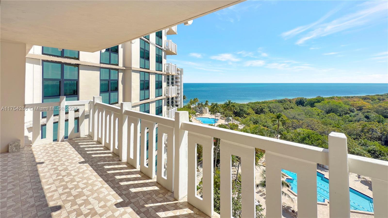 1121 Crandon Blvd F903