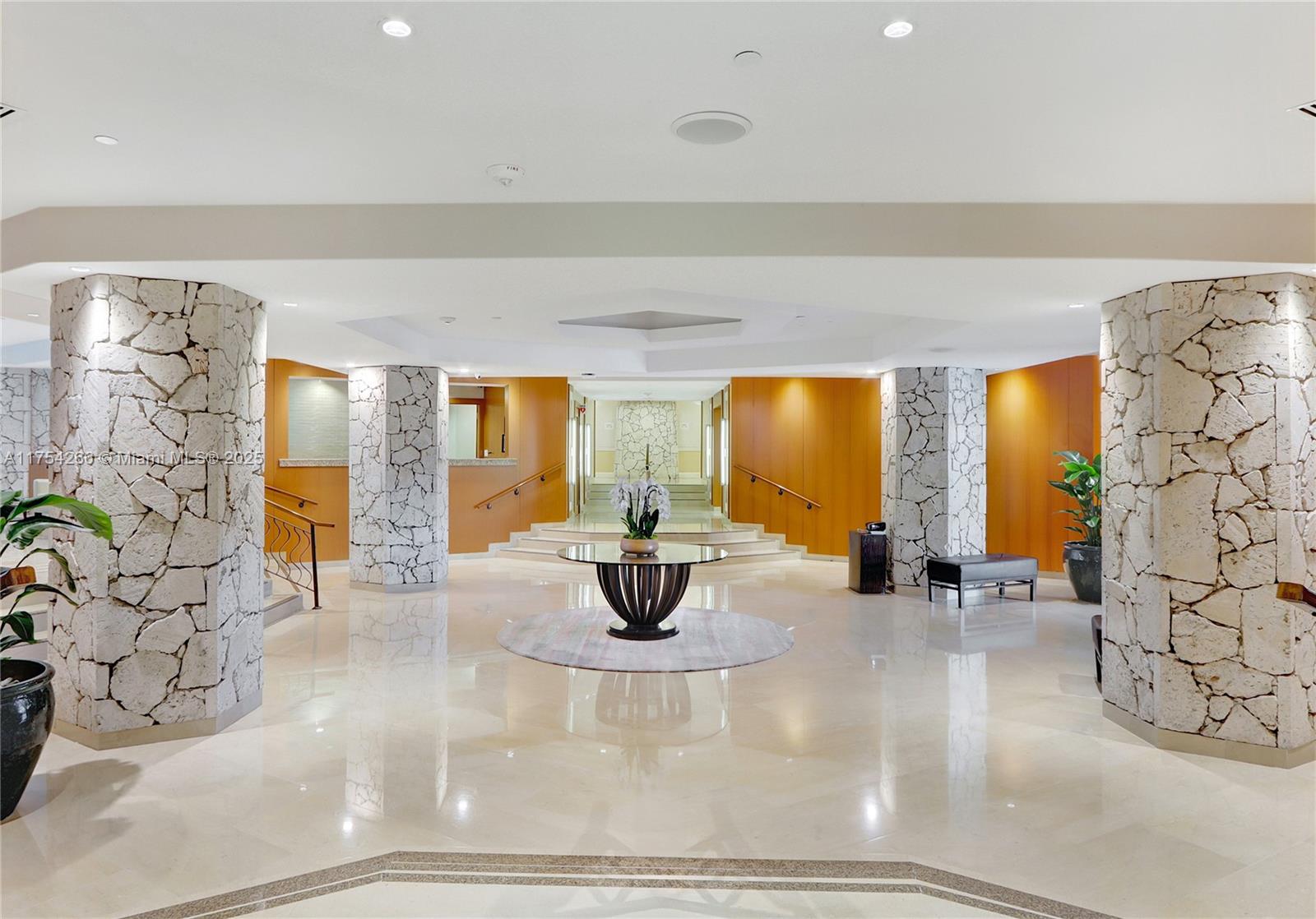 1121 Crandon Blvd F903