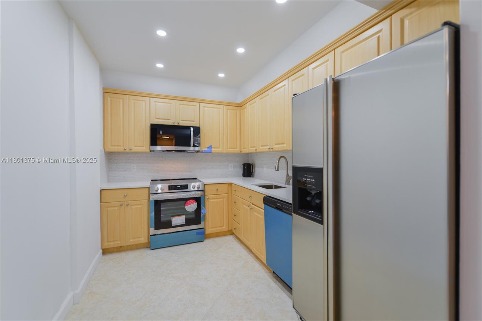 HEMISPHERES CONDO - Residential Lease