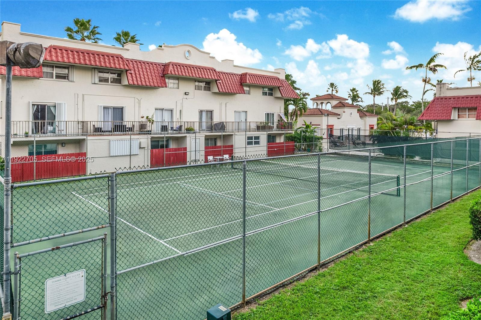 VILLAS OF PINECREST CONDO - Residential