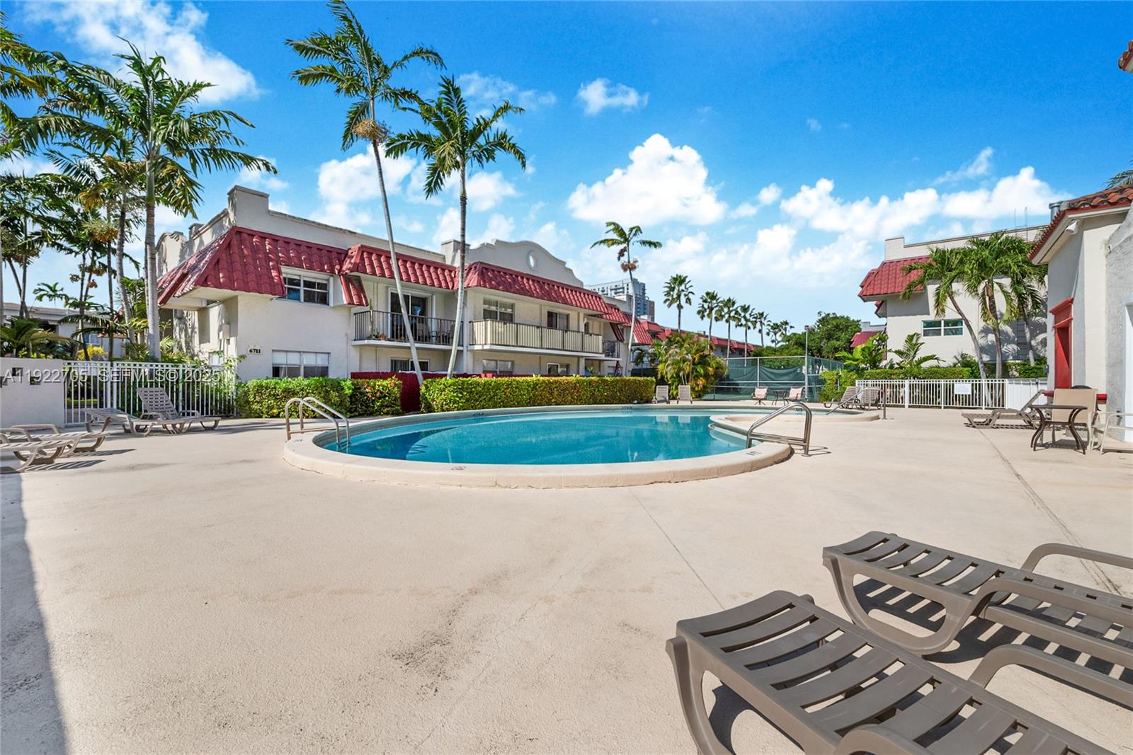 VILLAS OF PINECREST CONDO - Residential