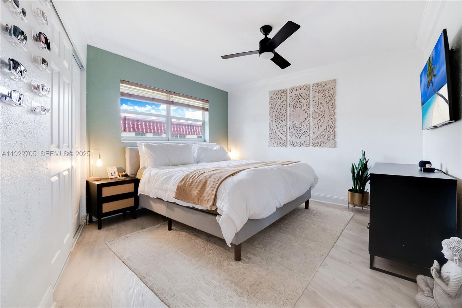 VILLAS OF PINECREST CONDO - Residential