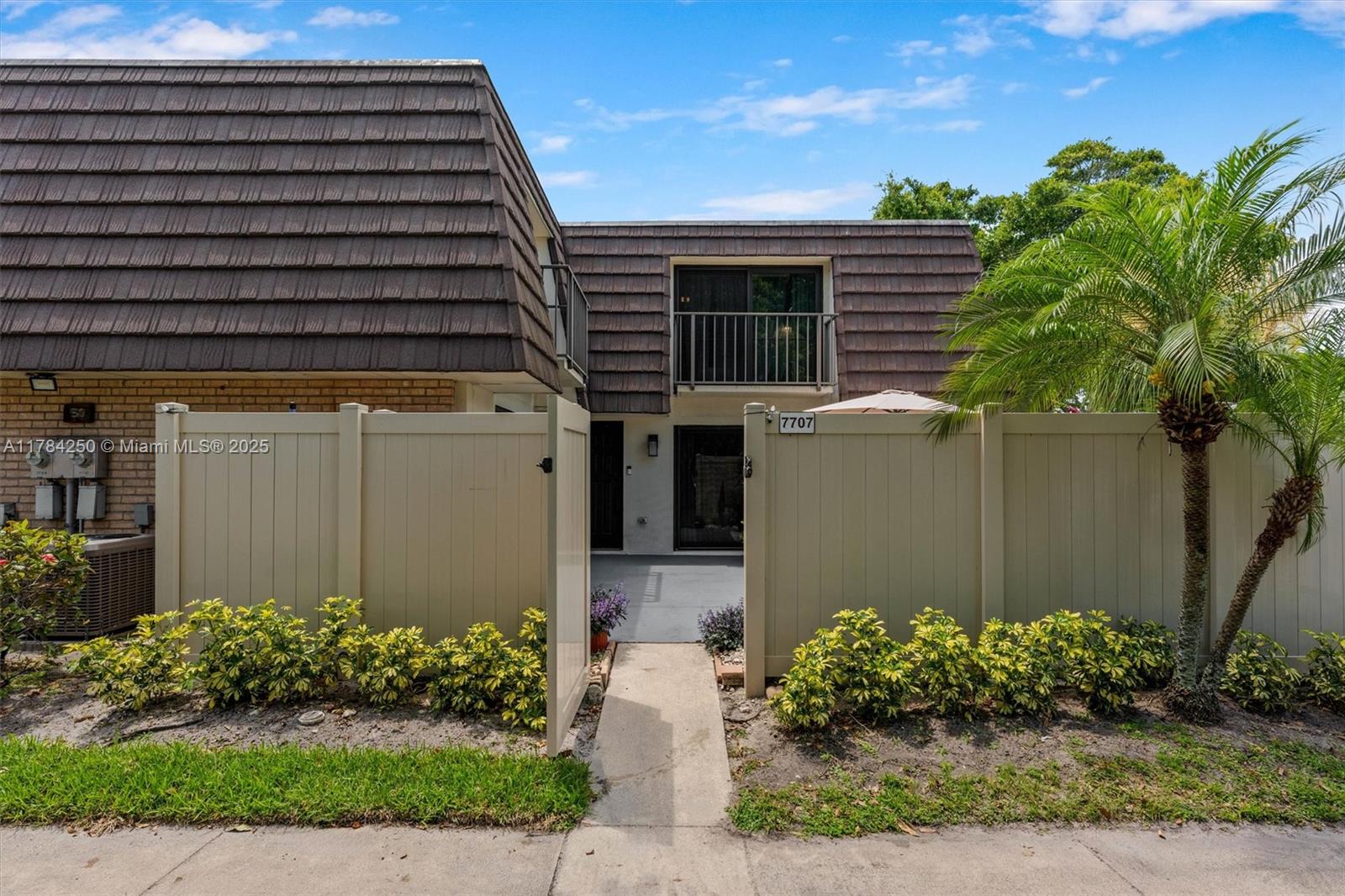 HERITAGE VILLAGE OF P B L - Residential