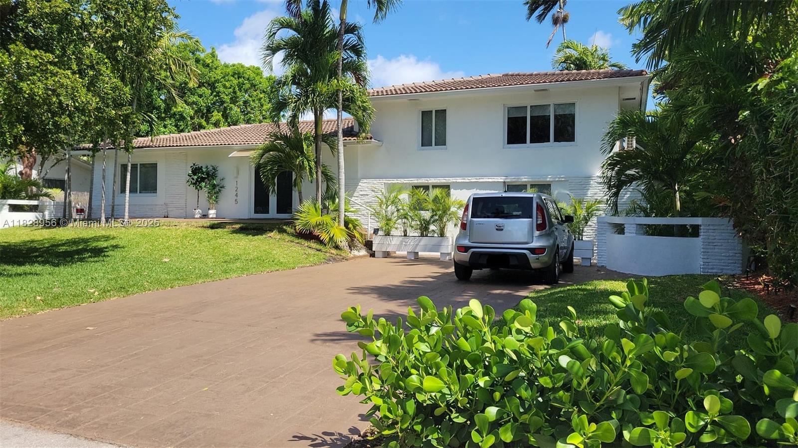 Spacious and fully furnished 1 bedroom efficiency, this unit features a private bedroom,closet a full kitchen and a comfortable living room area, comes with all furniture included, ready to move in, One assigned parking space, quiet and well maintained property perfect for someone seeking living space