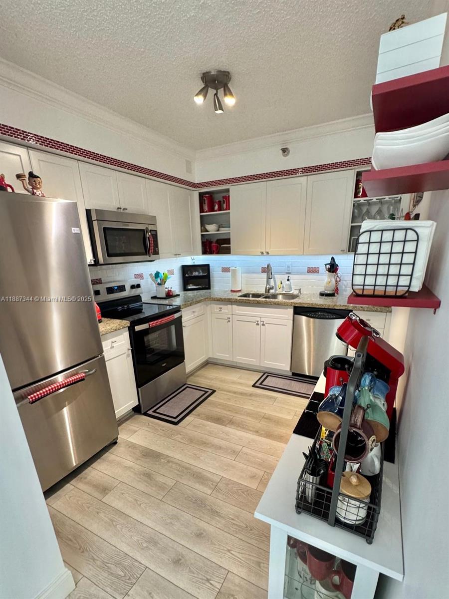 MYSTIC POINTE TOWER 500 C - Residential