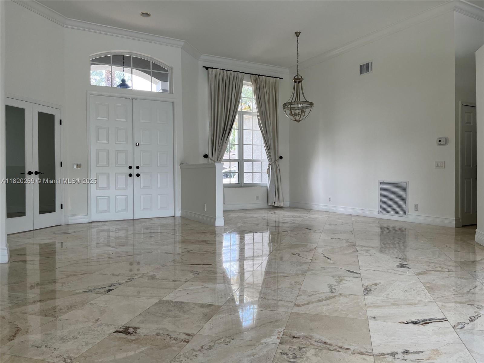 1290 Ginger Cir