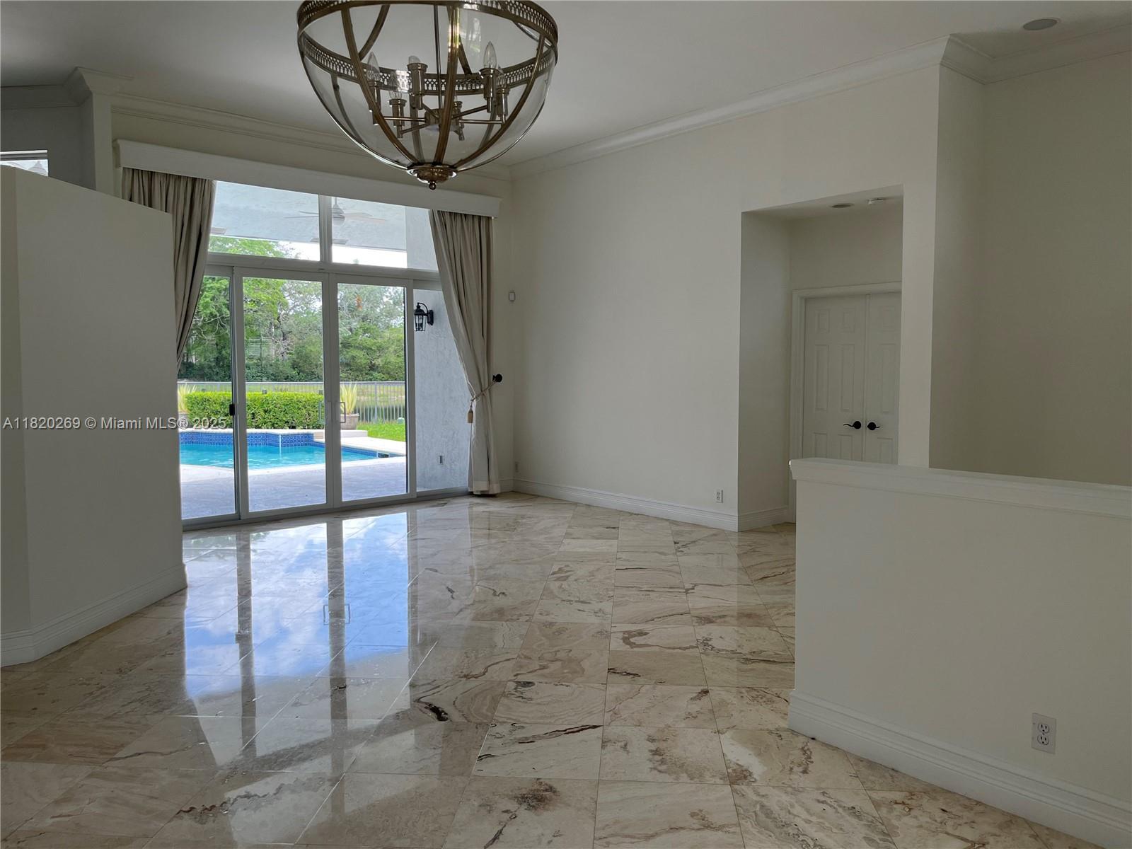 1290 Ginger Cir