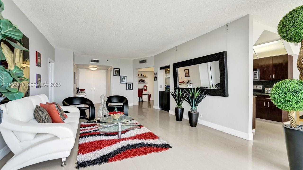 HAMPTONS WEST CONDO - Residential