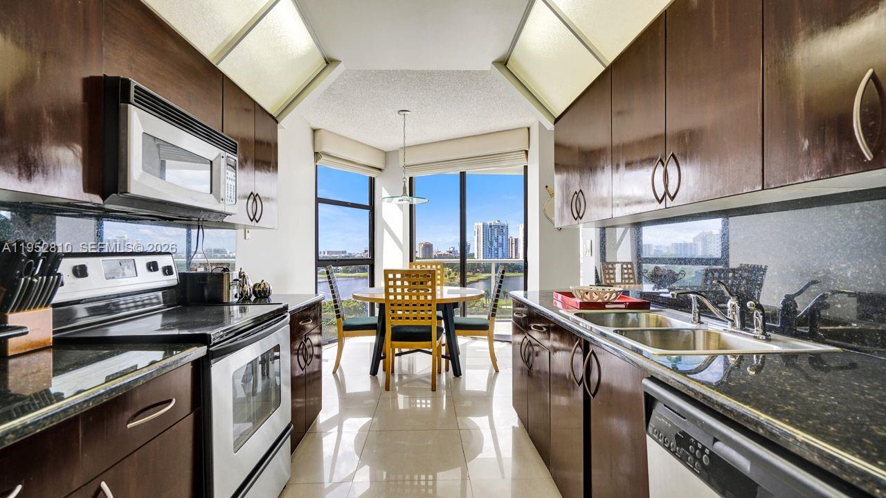 HAMPTONS WEST CONDO - Residential