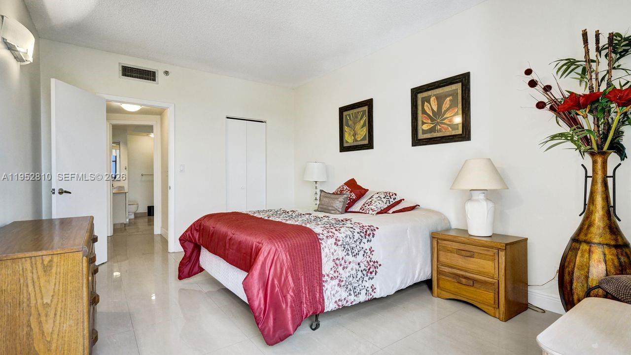 HAMPTONS WEST CONDO - Residential