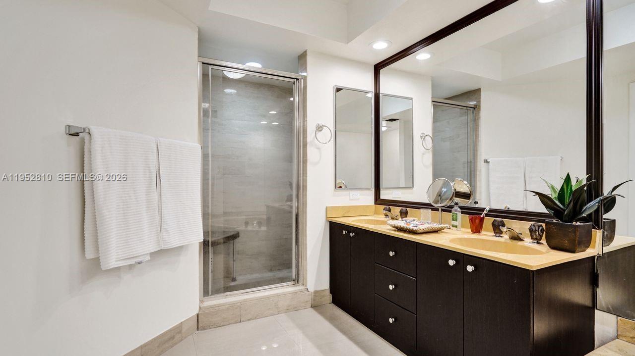 HAMPTONS WEST CONDO - Residential