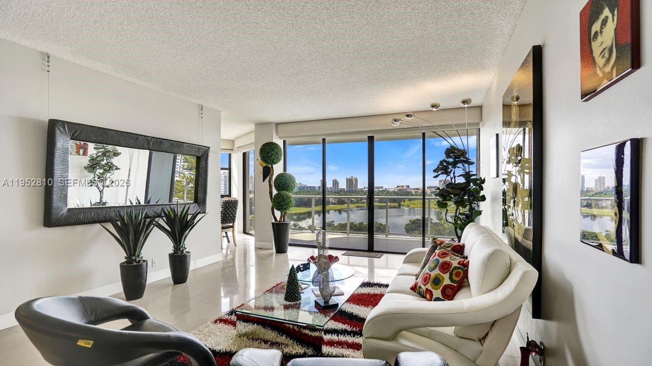 20281 E Country Club Dr 809