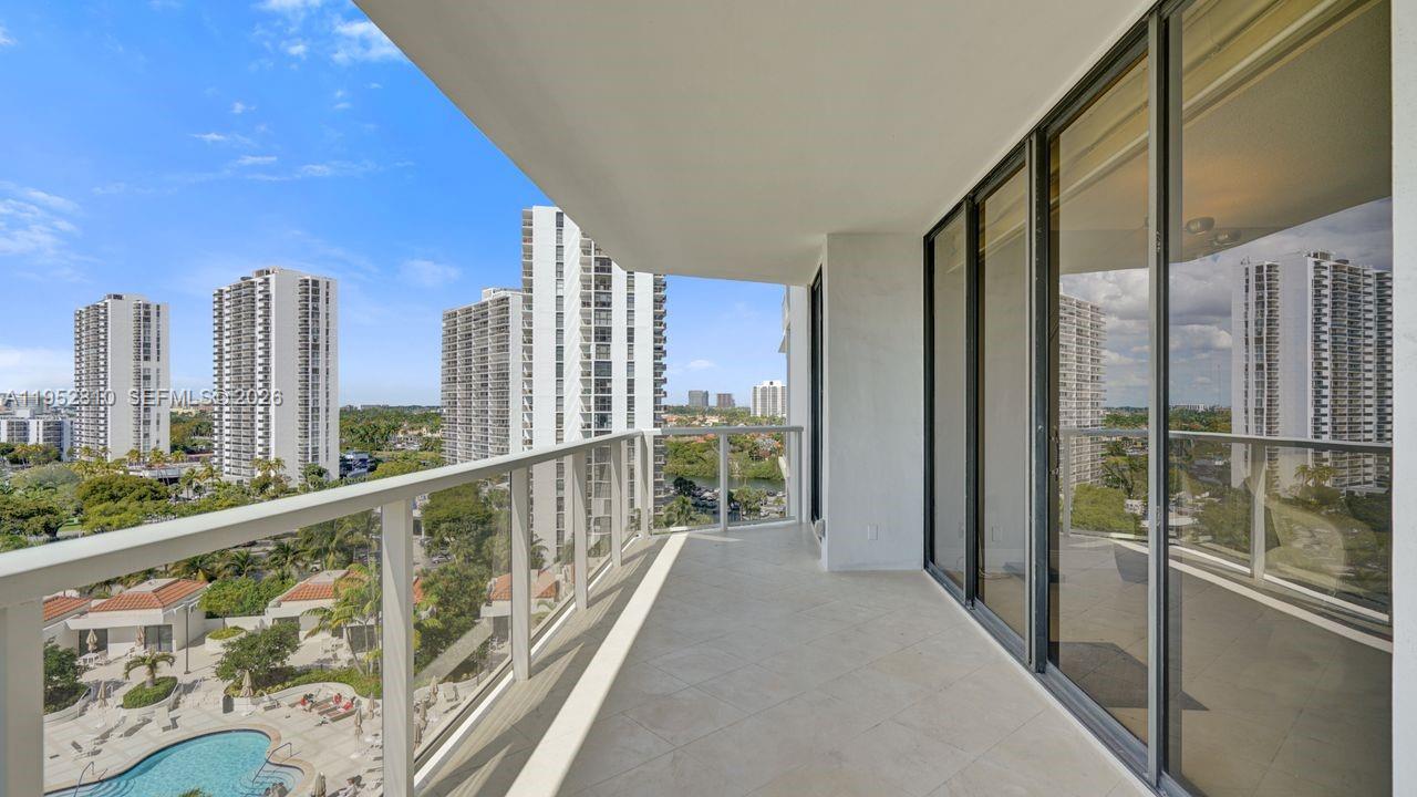 HAMPTONS WEST CONDO - Residential