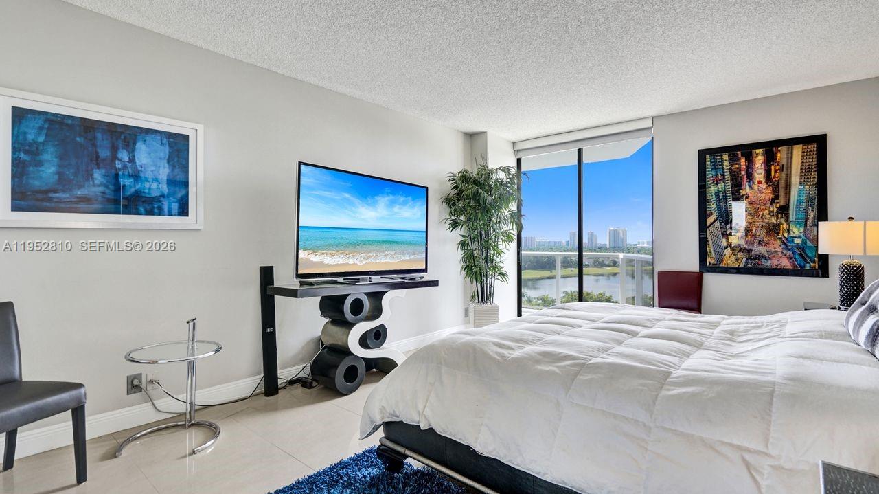 HAMPTONS WEST CONDO - Residential