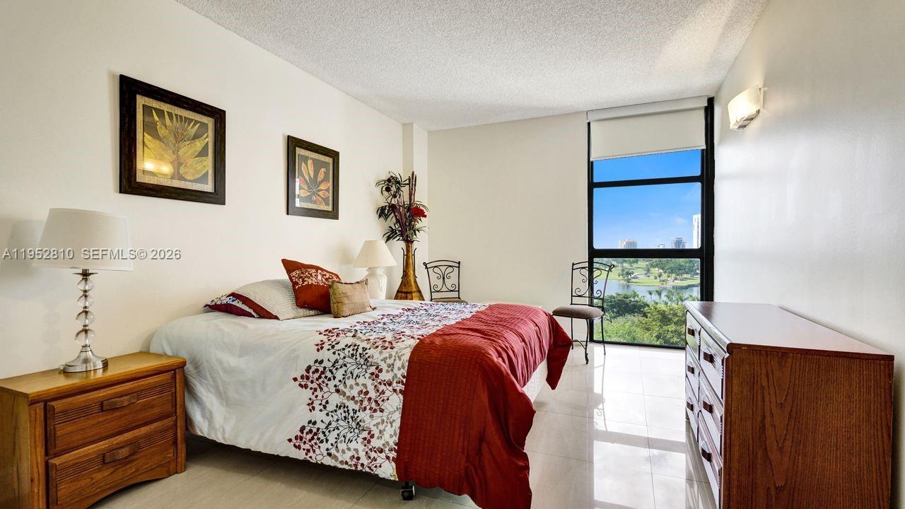 HAMPTONS WEST CONDO - Residential