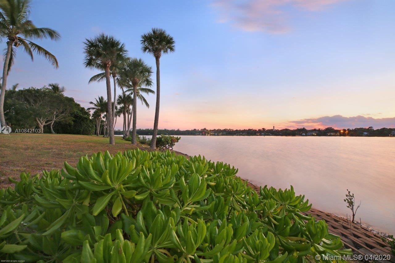 JUPITER ISLAND - Land