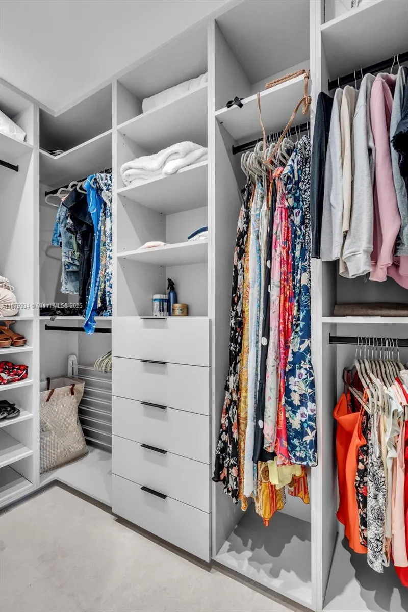 Key Biscayne, Florida 33149, United States, 3 Bedrooms Bedrooms, ,3 BathroomsBathrooms,Residential,Active,210925