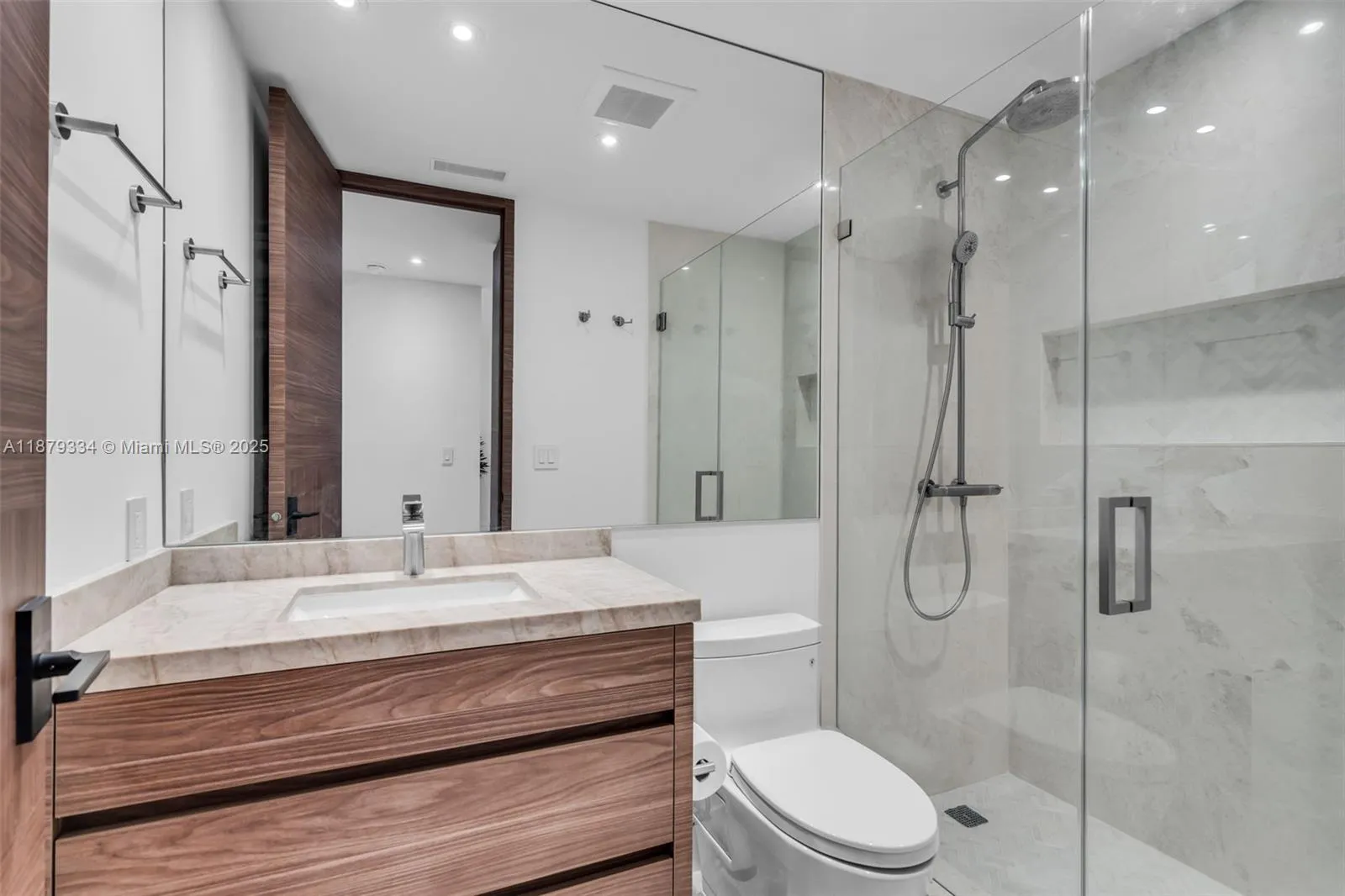 Key Biscayne, Florida 33149, United States, 3 Bedrooms Bedrooms, ,3 BathroomsBathrooms,Residential,Active,210925