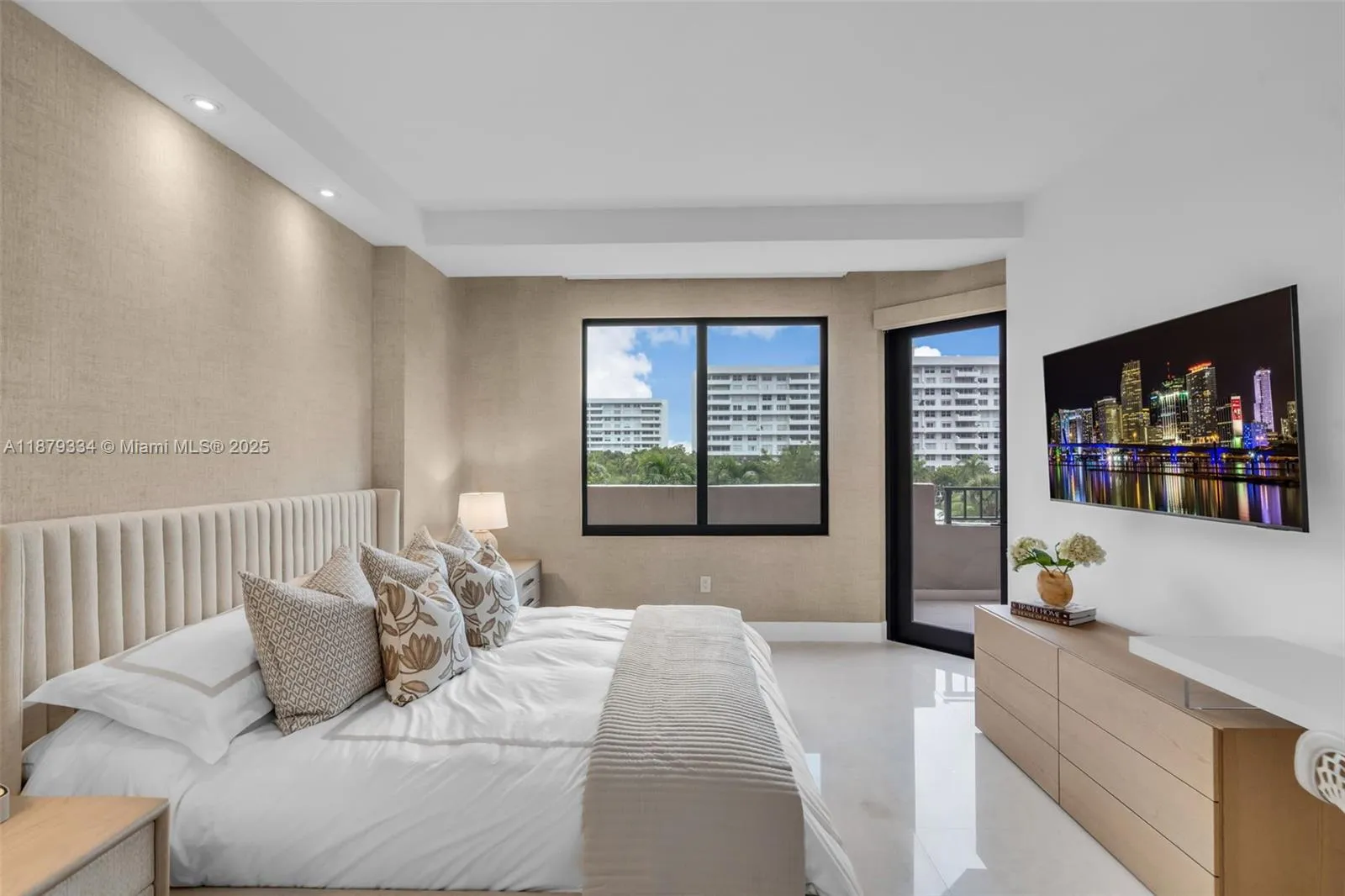 Key Biscayne, Florida 33149, United States, 3 Bedrooms Bedrooms, ,3 BathroomsBathrooms,Residential,Active,210925