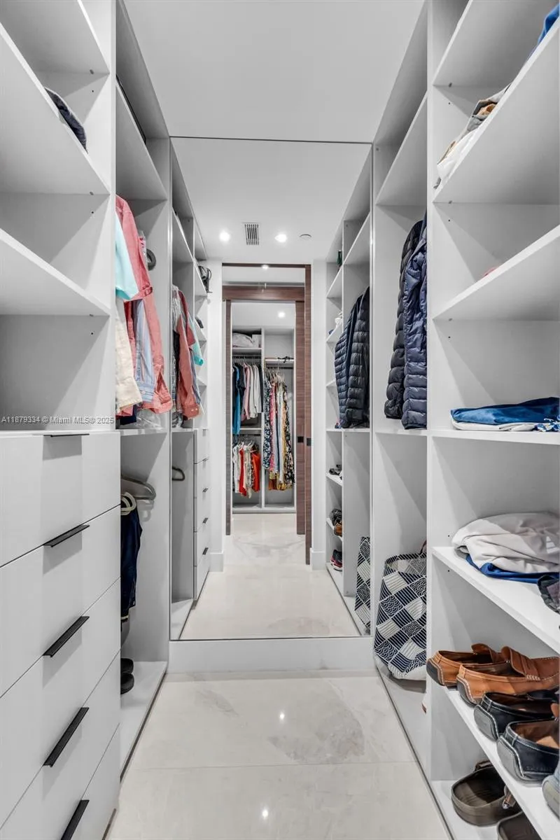 Key Biscayne, Florida 33149, United States, 3 Bedrooms Bedrooms, ,3 BathroomsBathrooms,Residential,Active,210925