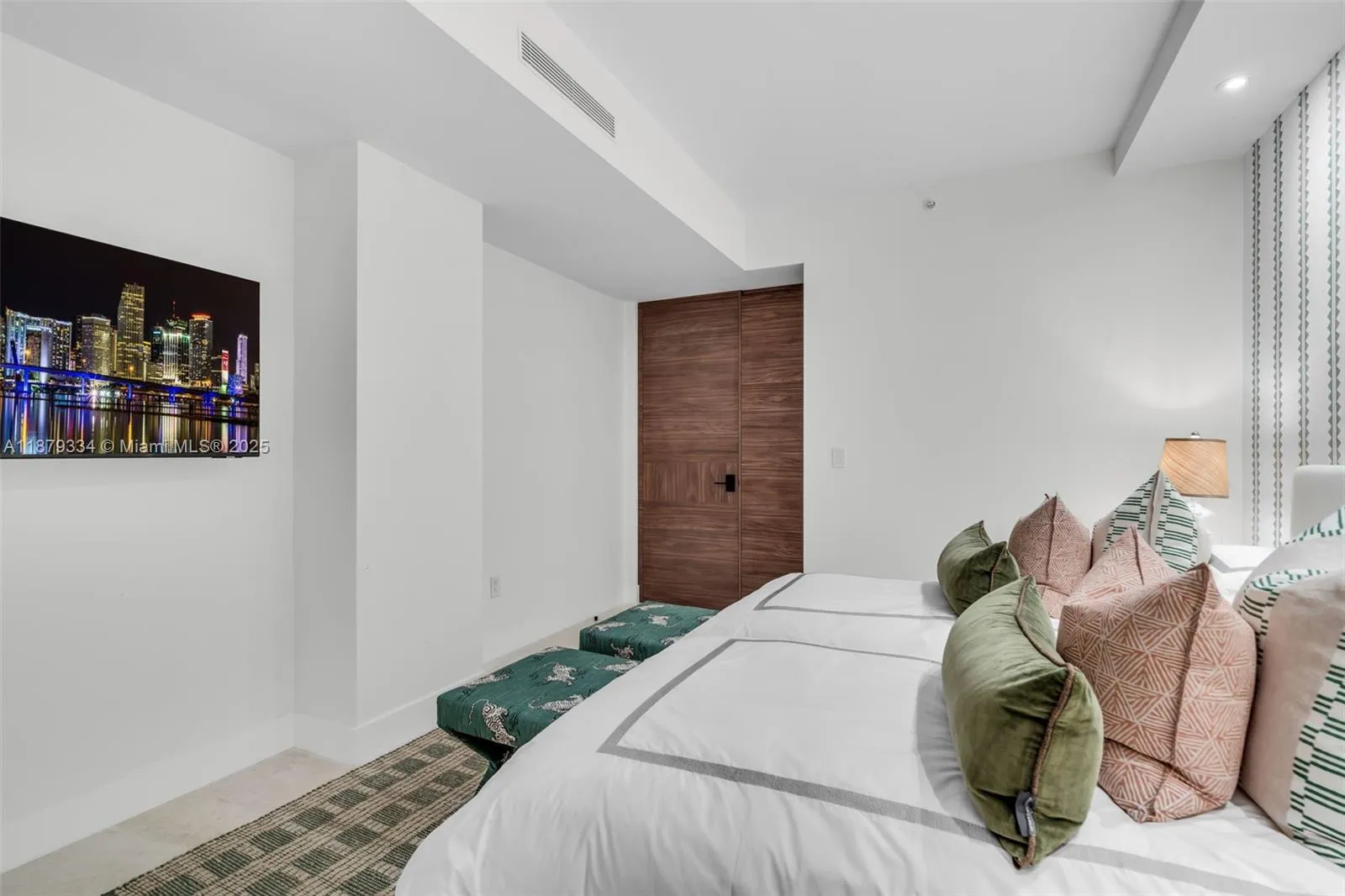 Key Biscayne, Florida 33149, United States, 3 Bedrooms Bedrooms, ,3 BathroomsBathrooms,Residential,Active,210925