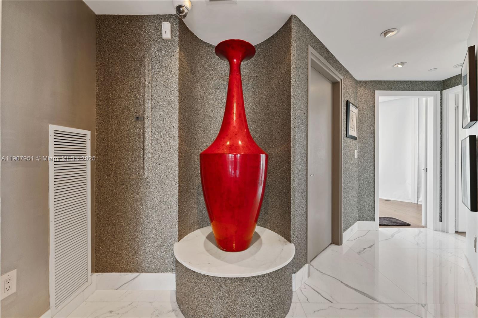 6000 Indian Creek Dr PH 2501