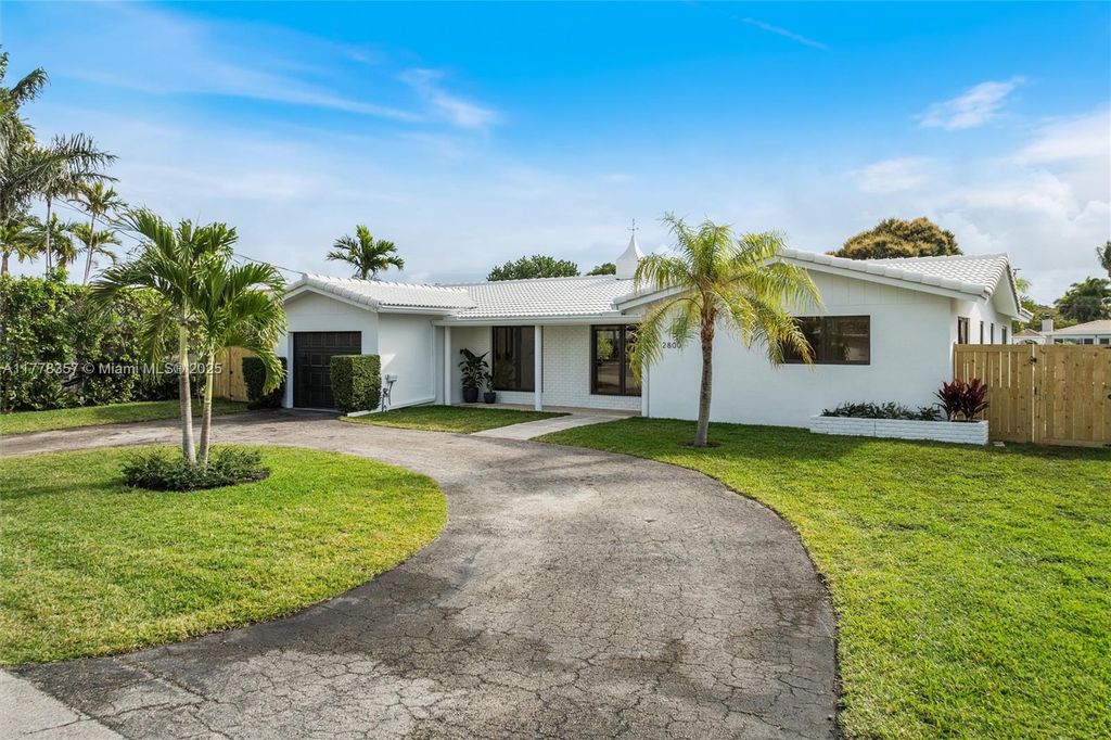 Photo of 2800 NE 56th Ct, Fort Lauderdale, FL 33308 (MLS # A11778357)