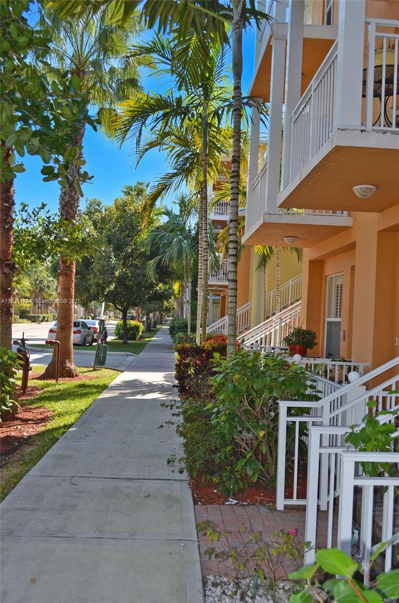 253 SW 13th Ter 253