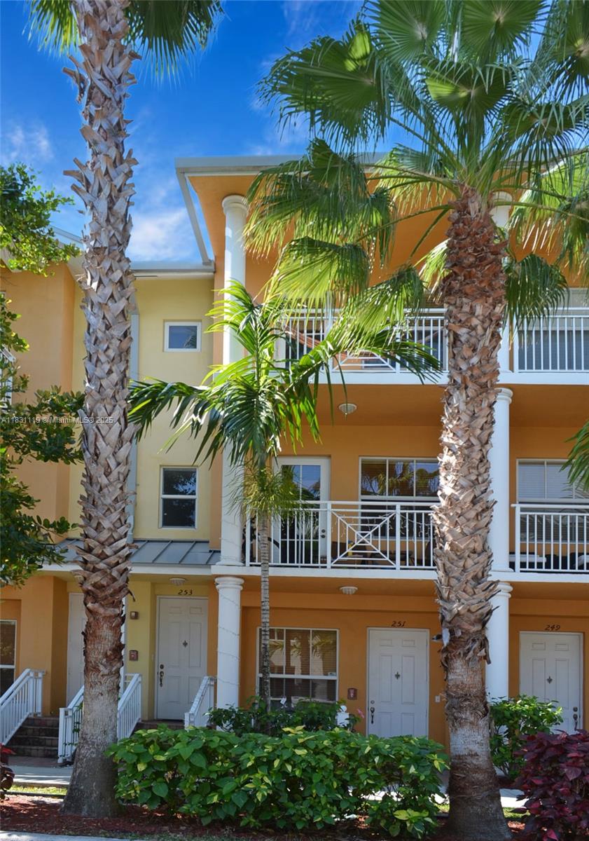 253 SW 13th Ter 253