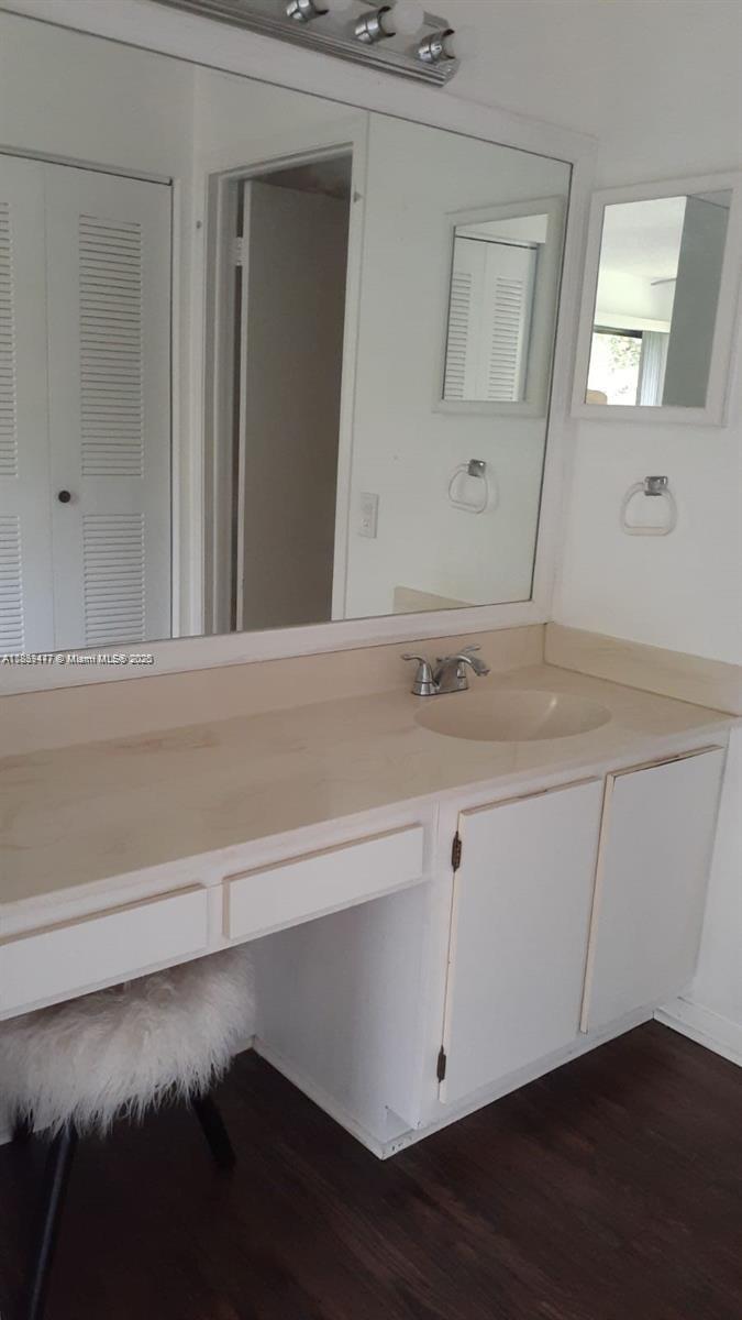 410 E Lakeview Dr E E