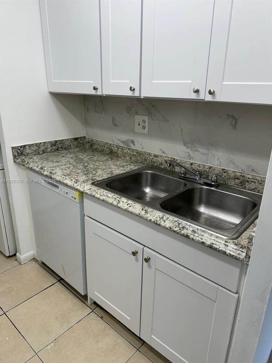 LAKEWOOD VILLAGE OF CORAL - Residential