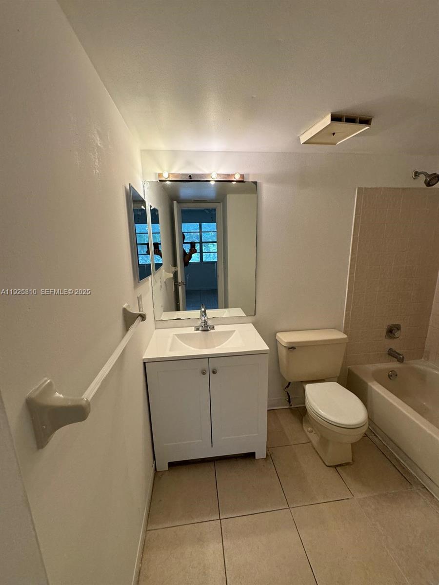 LAKEWOOD VILLAGE OF CORAL - Residential